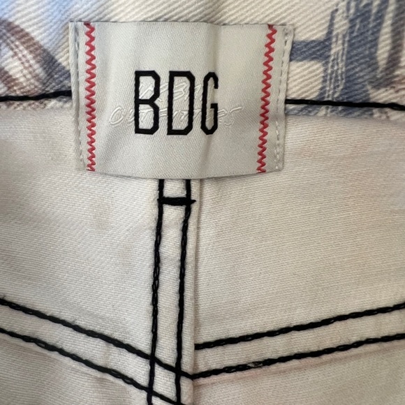 BDG Urban Outfitters Pitched Waist Shorts Size 25 Orange Blue Retro Print NWOT - Picture 4 of 9